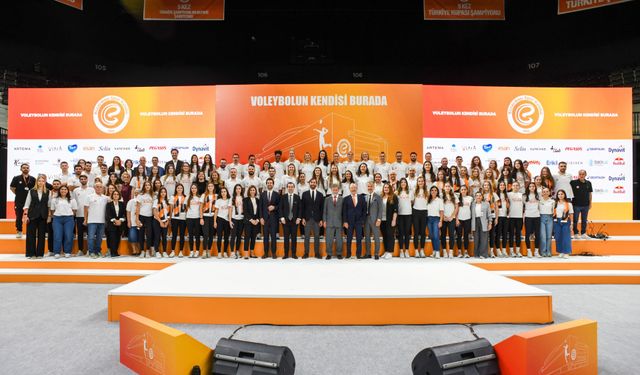 Eczacıbaşı Dynavit Kadın Voleybol Takımı, yeni sezonu Kartal'da açtığı için mutlu