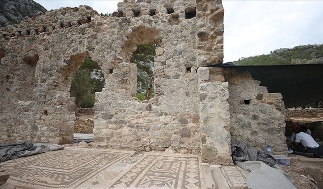 Olympos Antik Kenti'nde yaklaşık 200 metrekarelik hamam yapısı bulundu
