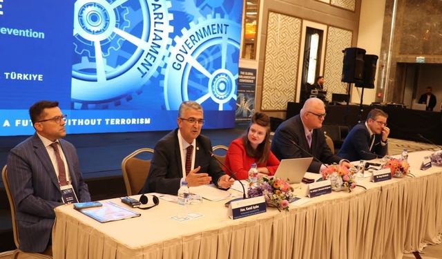 MHP'li Kamil Aydın “Terörizm ve Organize Suç Arasındaki Bağlantı” oturuma başkanlık etti