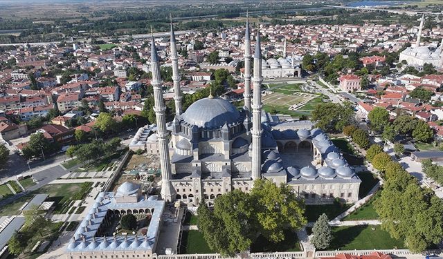 Edirne İdare Mahkemesi, Selimiye Camisi'nin kubbe tezyinatı işlemi için yürütmeyi durdurma kararı verdi
