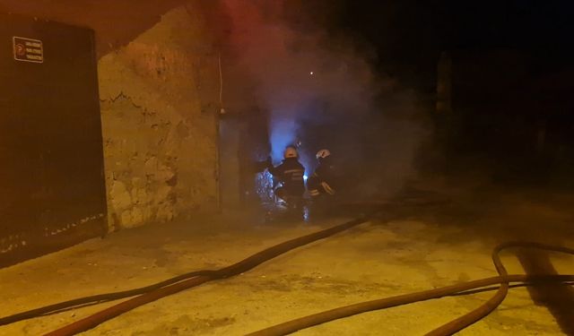 Konya'da evin müştemilatında ve deposunda çıkan yangın söndürüldü