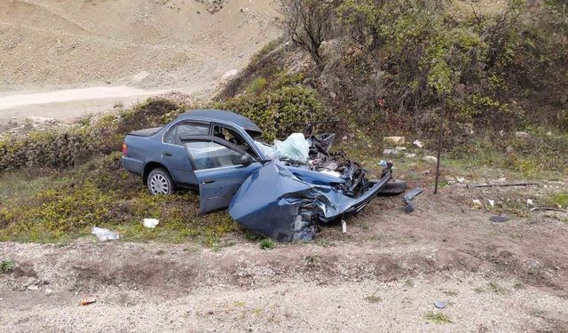 Bolu’da bir kamyon ile otomobilin çarpışması sonucu 1 kişi hayatını kaybetti, 1 kişi yaralandı