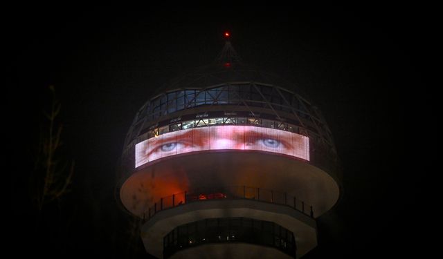 Atakule'ye "10 Kasım Atatürk'ü Anma Günü"ne özel yansıma