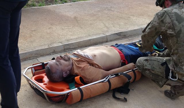 Dağın zirvesinde fenalaşınca ekiplerin kurtarmak için seferber olduğu adam hayatını kaybetti