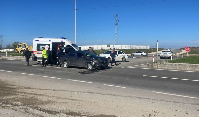 İpsala’da iki otomobil çarpıştı: 8 yaralı