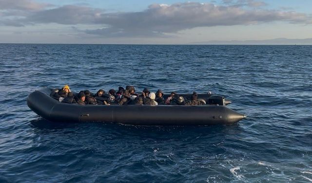 İzmir açıklarında 88 düzensiz göçmen yakalandı, 26 düzensiz göçmen kurtarıldı