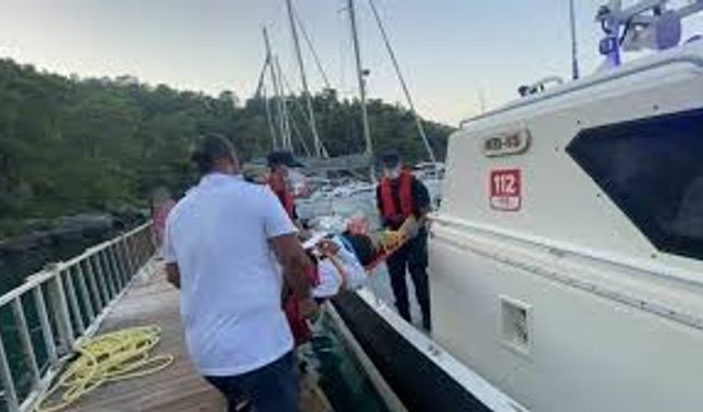 Muğla açıklarında gemide yaralanan kişiye tıbbi tahliye yapıldı