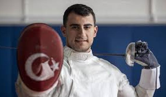 Milli para eskrimci Hakan Akkaya, Tayland'daki Dünya Kupası'nda bronz madalya aldı