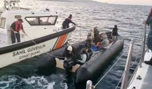 İzmir açıklarında 32 düzensiz göçmen kurtarıldı