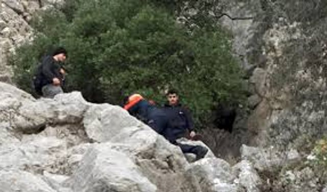 Antalya'da dağda mahsur kalan kişi kurtarıldı