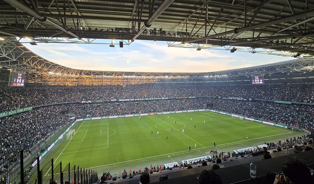 Kocaelispor - Galatasaray maçı seyirci rekoru kırdı