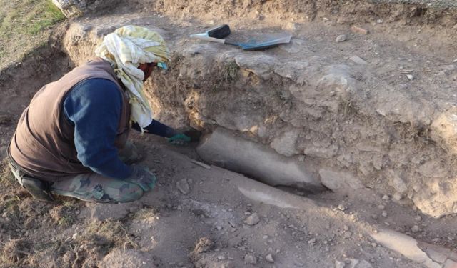 Blaundos Antik Kenti'nde 1800 yıllık heykel bulundu