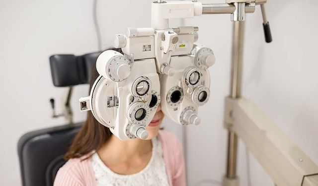 Uzmanından uyarı: 2050 yılında dünyanın yarısı gözlük kullanabilir