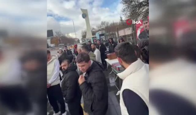 Şehit polis Emre Albayrak için okul önünde Kur’an okutulup, lokma dağıtıldı