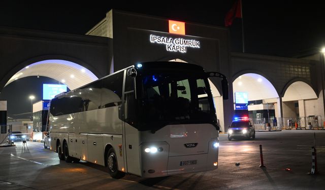 Samsunspor’la karşılaşacak AEK'nin taraftarları Türkiye'ye geldi