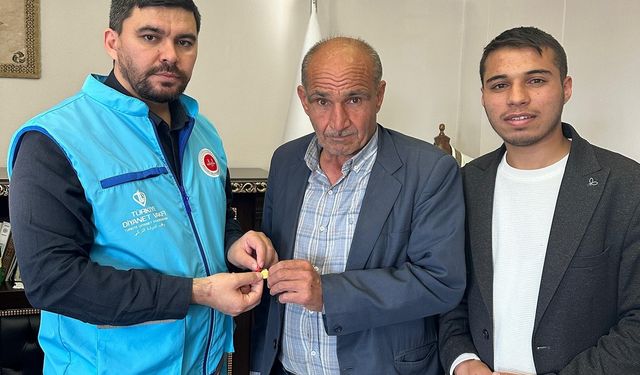 Trafik kazasında ölen kızının kazandığı altın ödülünü Filistin'e bağışladı