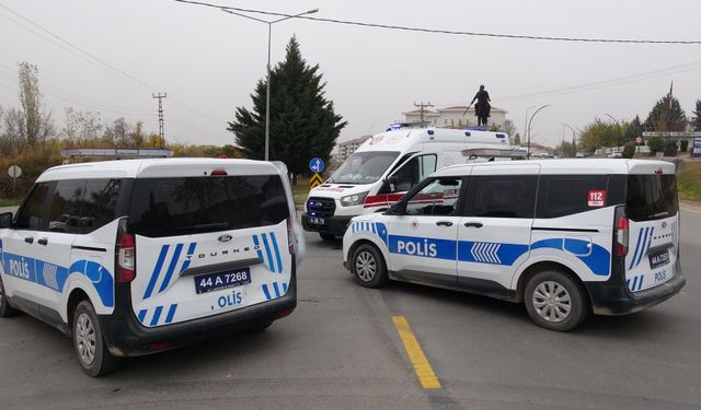 Ekip aracında fenalaşan polis memuru hastaneye kaldırıldı