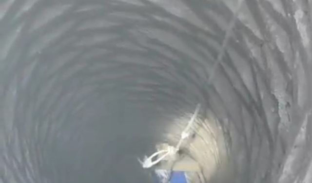 Batman itfaiyesi 20 metrelik kuyuya düşen horozu kurtardı