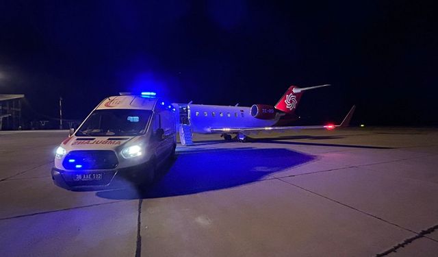 Kars'ta ambulans uçak 44 günlük bebek için havalandı