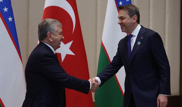 Bakan Bayraktar, Özbekistan Cumhurbaşkanı Mirziyoyev ile görüştü: "Özbekistan'la ilişkilerimiz çok üst düzeyde"