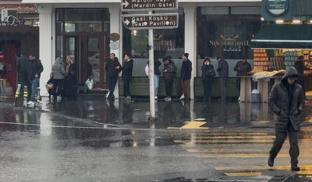 Diyarbakır’da aniden bastıran yağmur hayatı felç etti