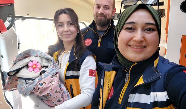 Bozdoğanlı ailenin bebeği ambulansta dünyaya geldi