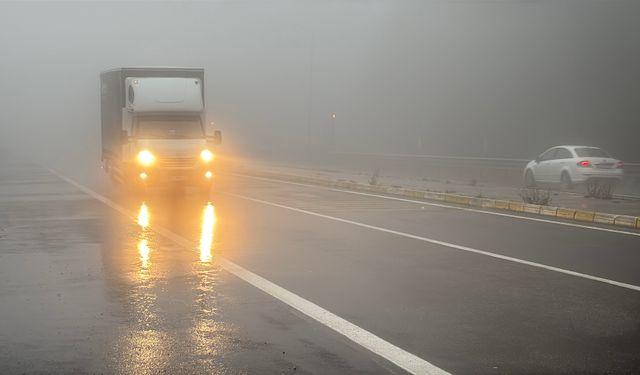 Bolu Dağı’nda sis ve sağanak etkili: Görüş mesafesi 30 metreye düştü