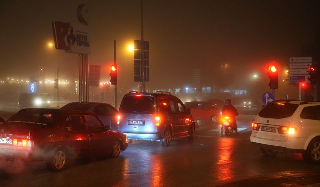 Denizli’de yoğun sis yaşamı zorlaştırdı