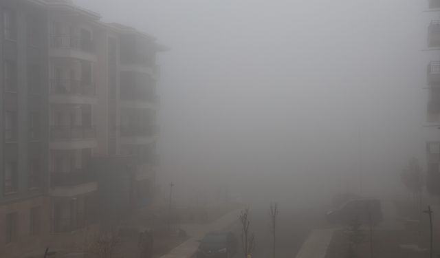 Elazığ’da sis etkisini sürdürüyor