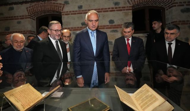 Bakan Ersoy, Müzehhep Mesnevîler sergisini açtı: 700 yıllık yazma eserler İstanbul'da bir arada