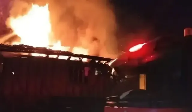 Kastamonu'da çıkan yangında 2 katlı ev kullanılmaz hale geldi