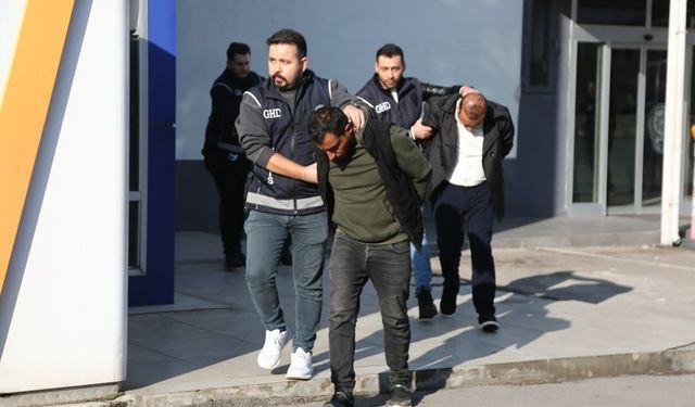 Sınırı 4 bin dolara geçiyorlarmış: Göçmen kaçakçısı 4 şüpheli tutuklandı