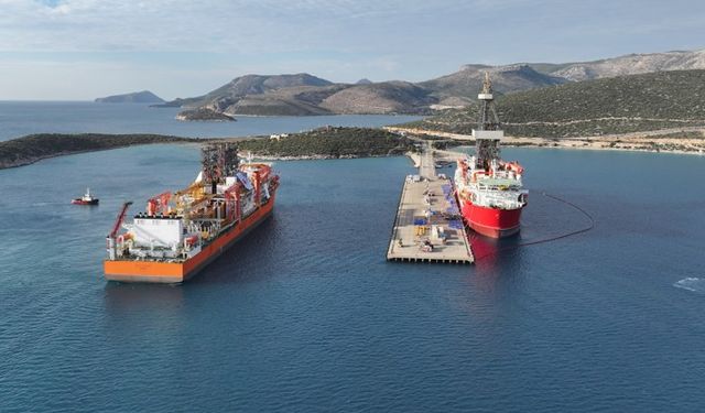 Türkiye'nin 6'ıncı sondaj gemisi Taşucu Limanı'na yanaştı