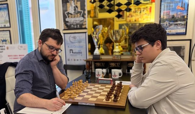 GM Yağız Kaan, 2021 Dünya Yıldırım Şampiyonu Fransız GM Vachier-Lagrave'yi yendi