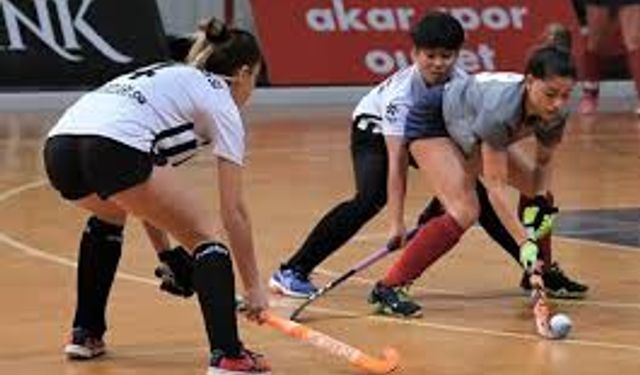 Kadınlar Salon Hokeyi Süper Lig maçları Alanya'da başladı