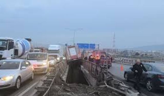 Kırıkkale'de iki köprü arasında asılı kalan itfaiye aracındaki 3 görevli yaralandı