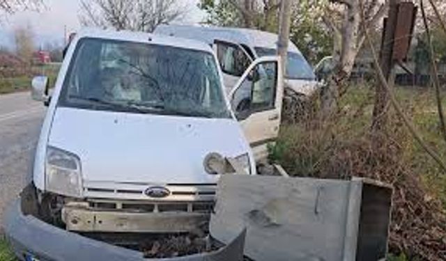 Bursa'da servis aracı ile hafif ticari araç çarpıştı: 11 yaralı