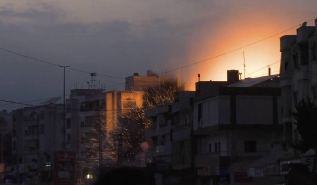 İsrail Lübnan'daki Hizbullah hedeflerini bombalamaya başladı