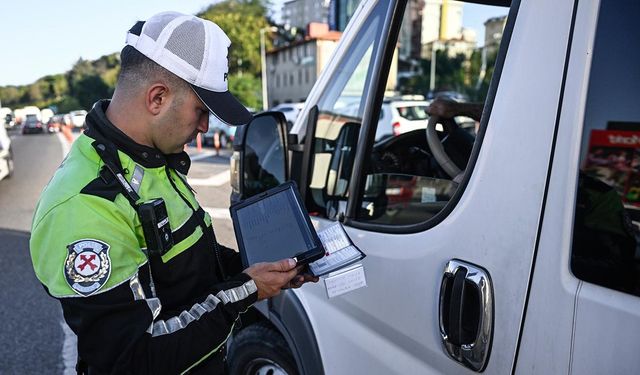 İstanbul'da polis uygulamasında 1120 kişi gözaltına alındı