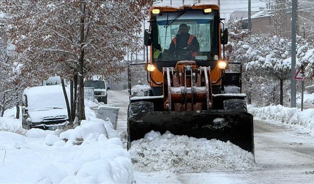 İki ilde 172 yerleşim yerine kar nedeniyle ulaşılmıyor