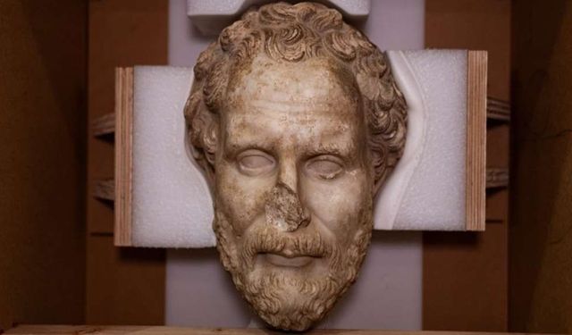 Bakan Ersoy duyuru: Bronz imparator heykeli ve mermer Demosthenes başıyla toplam 28 eser yurda dönüyor