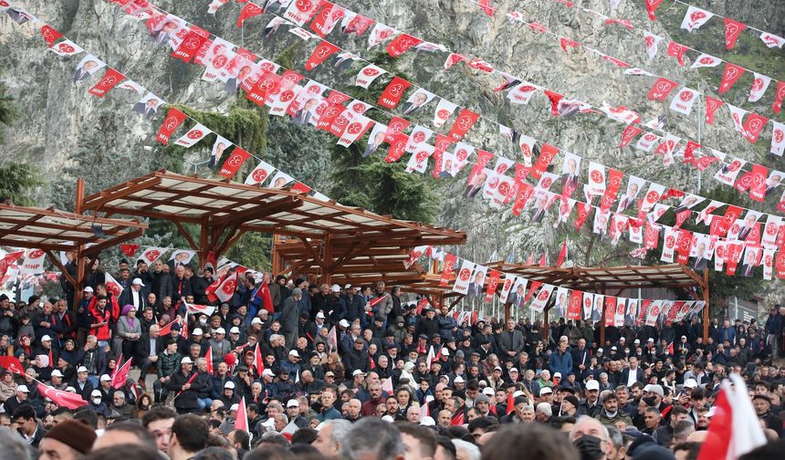 MHP Lideri Devlet Bahçeli Amasya'da vatandaşla bir araya geldi