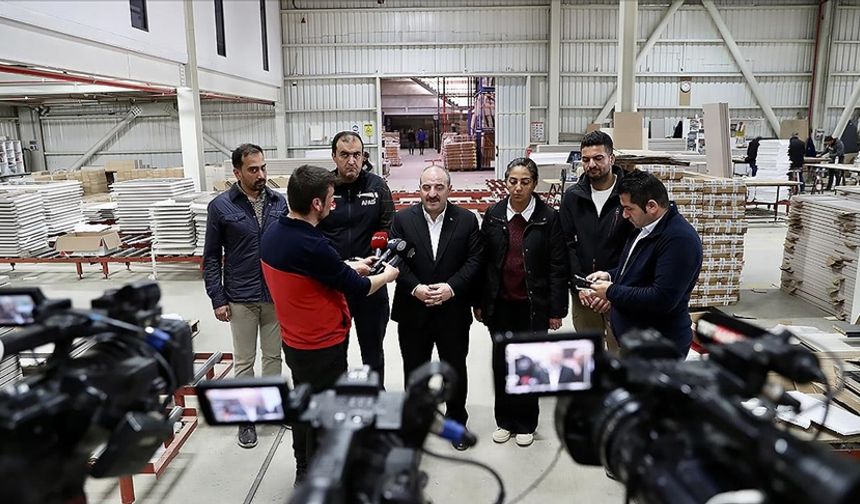 Bakan Varank: Depremden büyük zarar görmüş şehirlerimizde sanayiyi ve küçük sanayi esnafımızı tekrar ayağa kaldıracağız