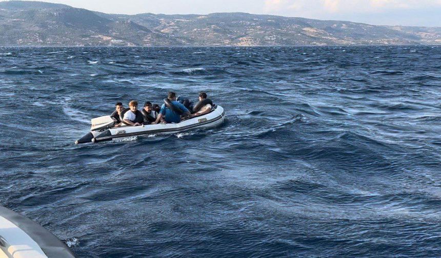 Çanakkale açıklarında 22 düzensiz göçmen karaya çıkarıldı