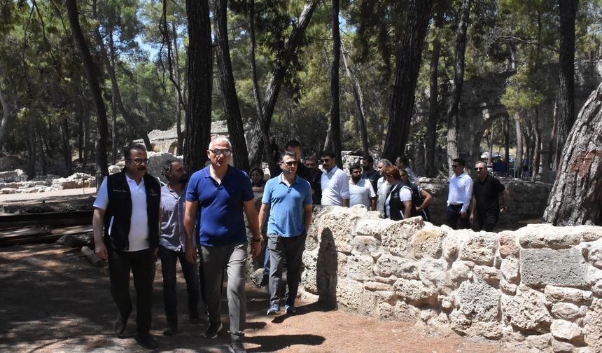 Bakan Ersoy, Phaselis Antik Kenti'nde ziyaretçi yönetim planı oluşturulacağını bildirdi
