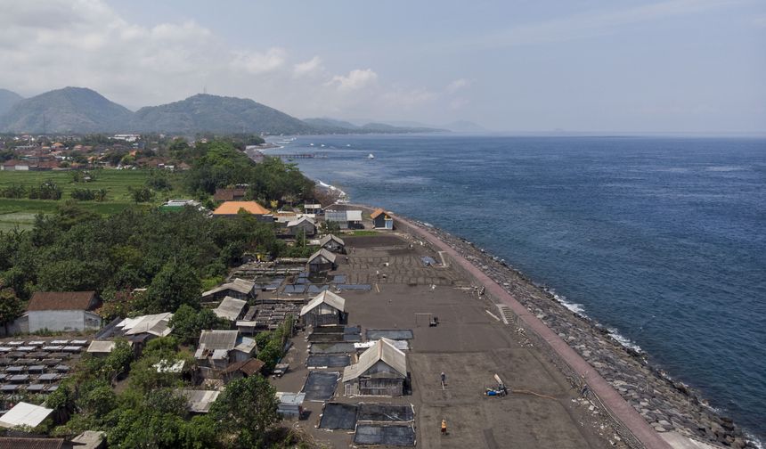 Endonezya'nın Bali Adası'nda geleneksel tuz çiftçiliği