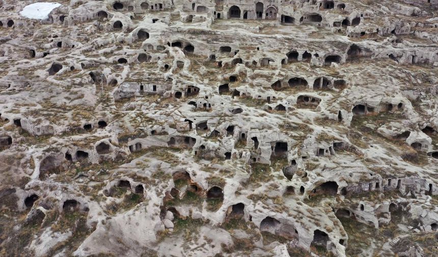 Kapadokya'daki yer altı şehirleri turistlerin ilgi odağı oldu