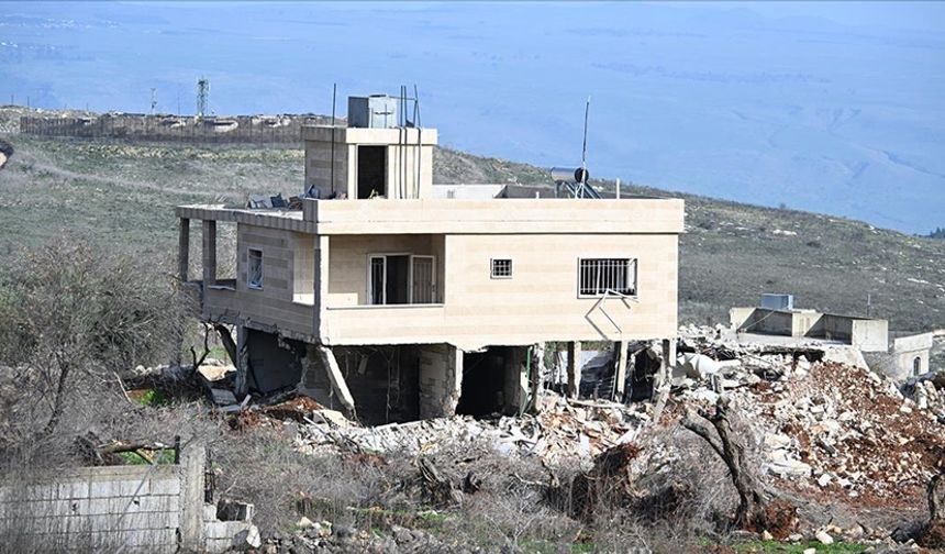 İsrail askerleri, buldozer eşliğinde sınırı geçerek Lübnan'ın Blida beldesine doğru ilerledi