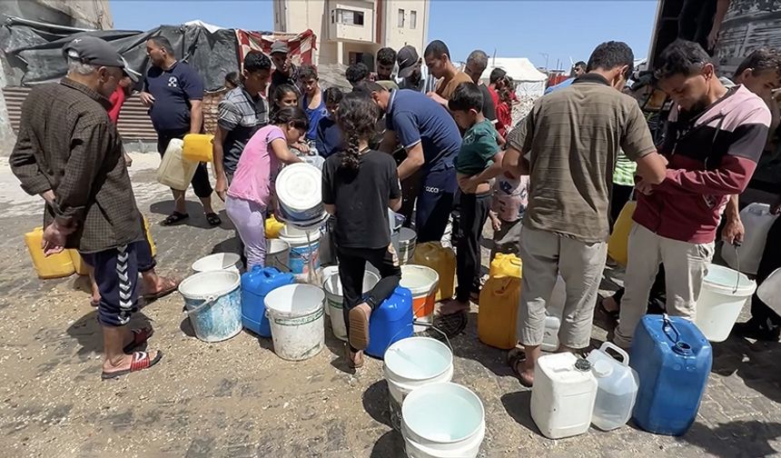 İsrail saldırıları altındaki Gazze'de su krizi devam ediyor
