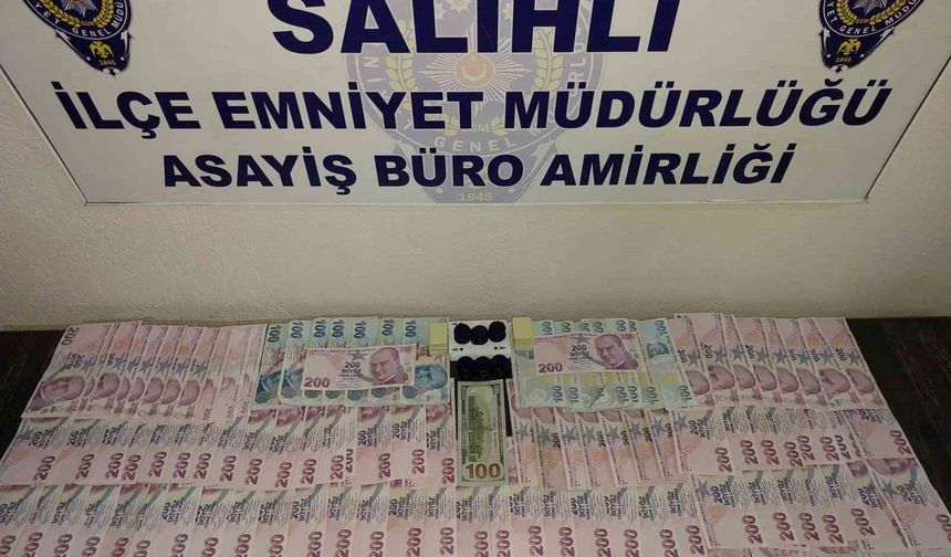 Salihli’de aranan şahıslar kumar oynarken yakalandı